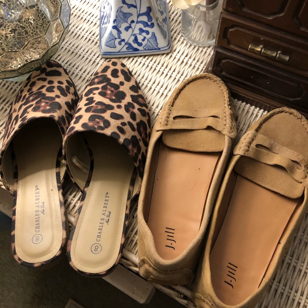 2 pairs of sz 8 casual shoes.. great condition